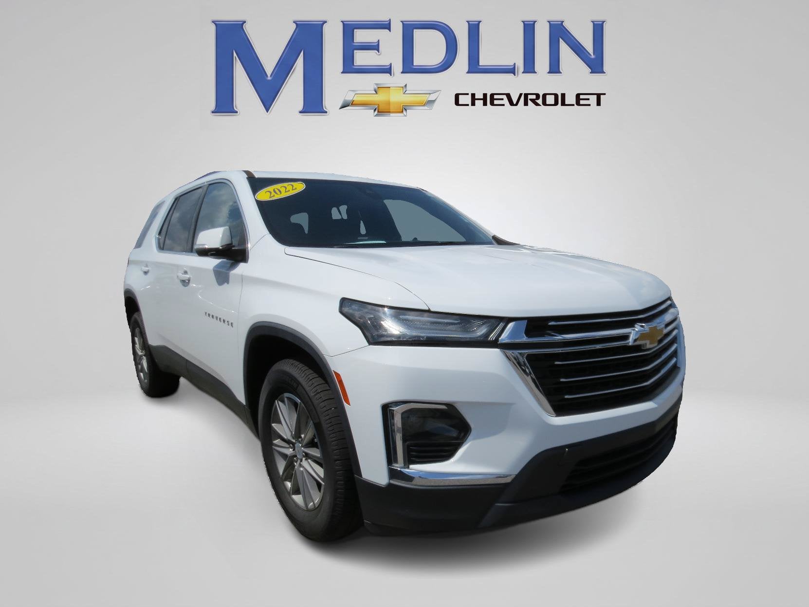 2022 Chevrolet Traverse LT Cloth in Summit White — front three-quarter view