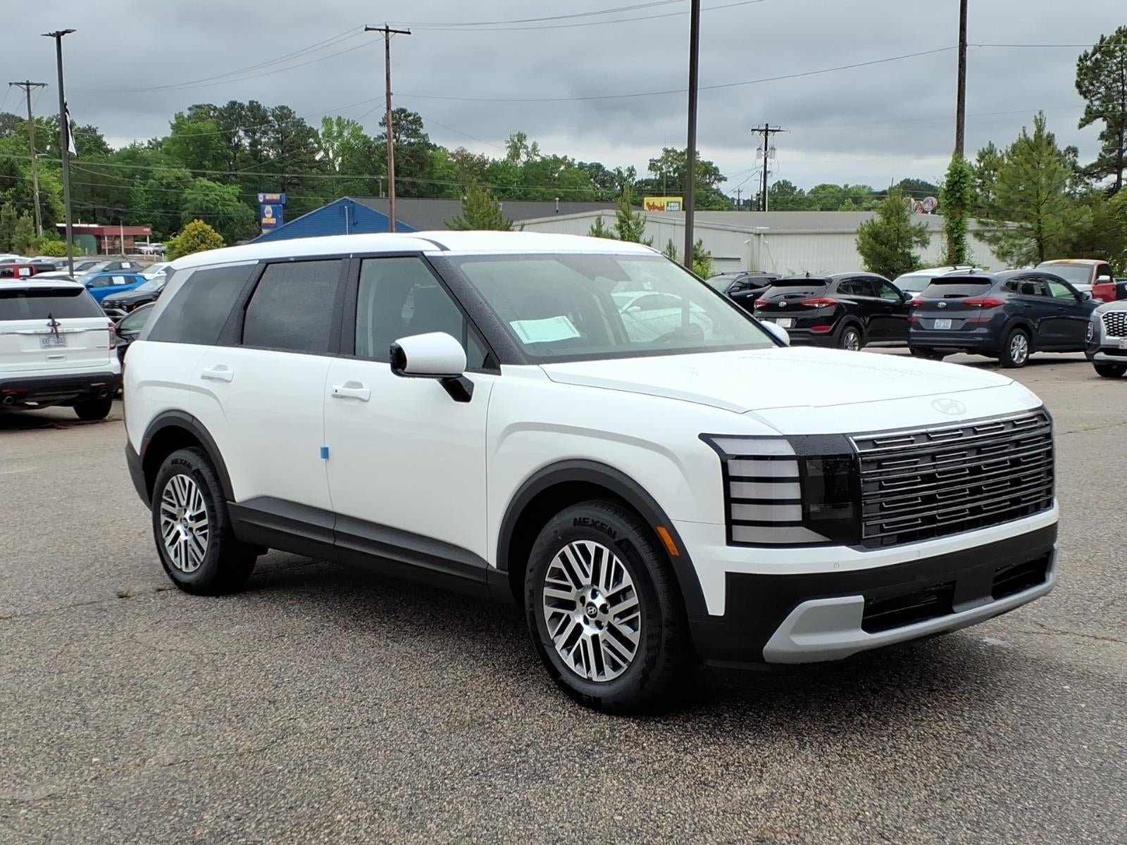 2026 Hyundai PALISADE SE in Creamy White Pearl — front three-quarter view