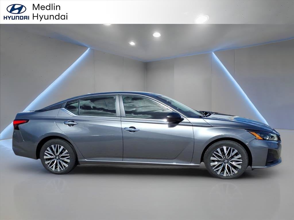 2024 Nissan Altima — side profile view